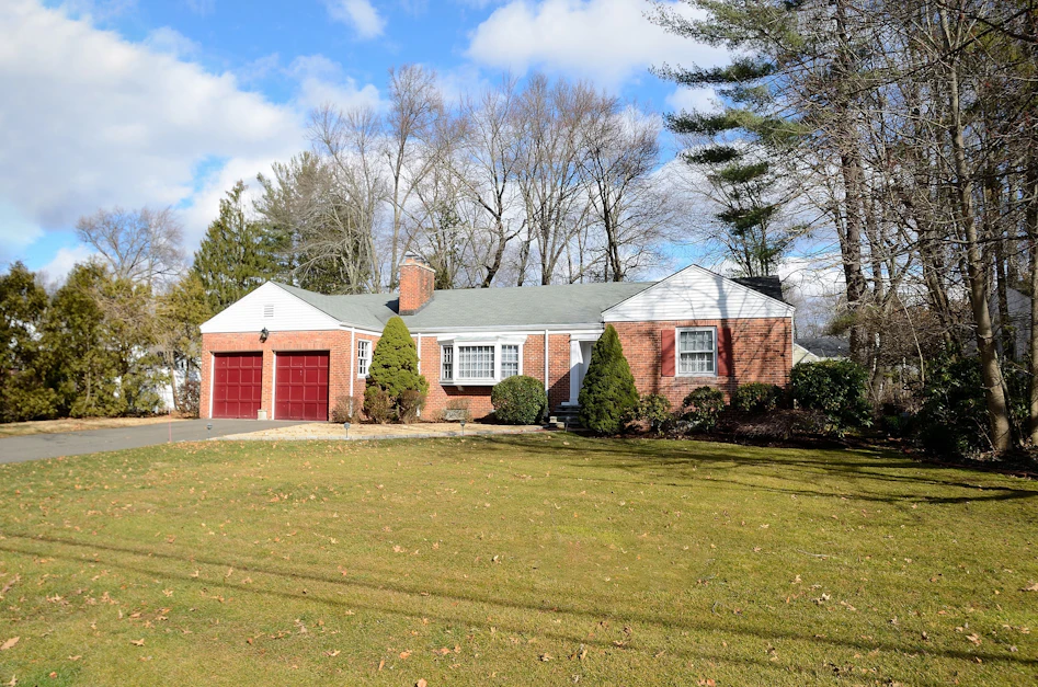 62 PILGRIM RD, WEST HARTFORD, CT 06117, Presented by Berkshire Hathaway